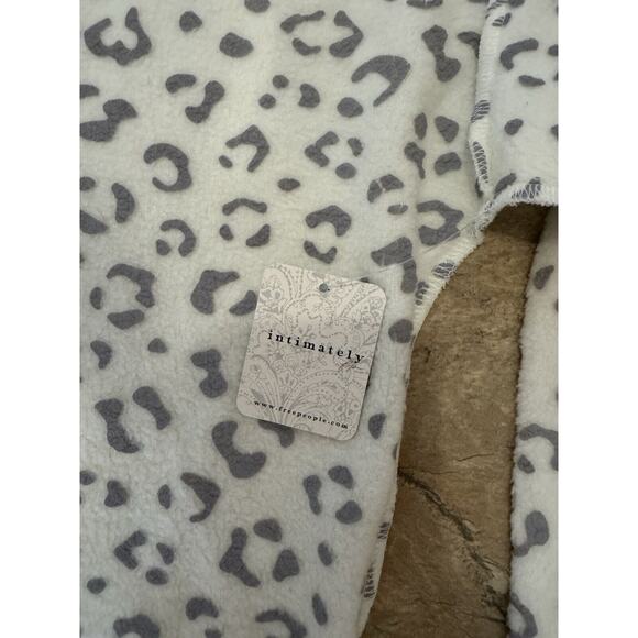 FREE PEOPLE NWT Leopard Fleece Top & Shorts Lounge Set Ivory Size XS Comfy! - Picture 5 of 5
